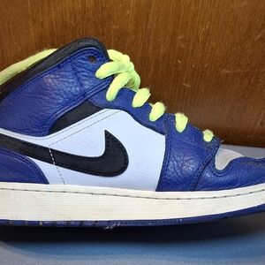 Nike Kids Blue and Black Sneakers